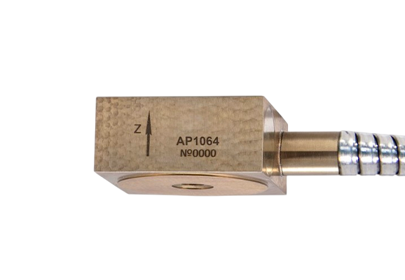 Вибропреобразователь ускорения промышленный с зарядовым выходом трехкомпонентный AP1064