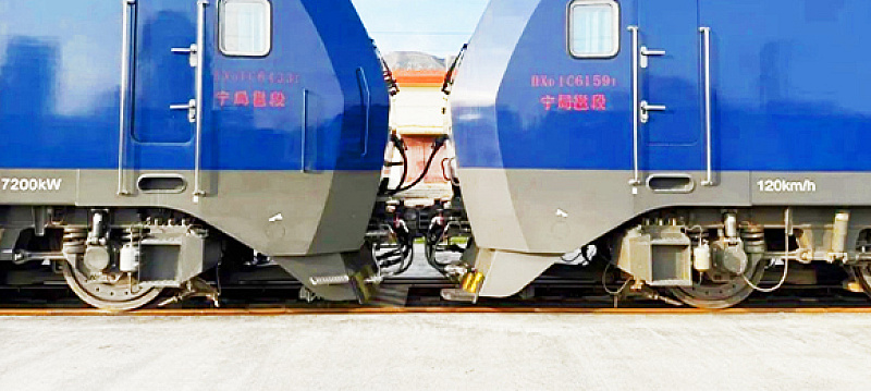 Digital automatic coupling of electric locomotives