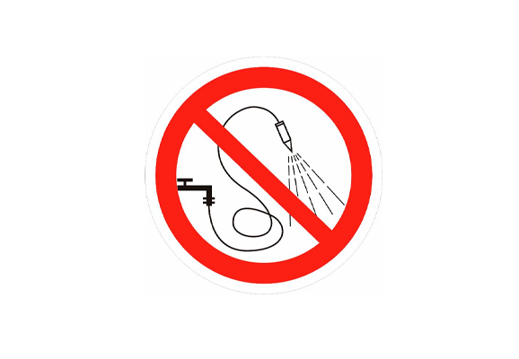 Запрещающий знак «Запрещается разбрызгивать воду» (100х100 мм)