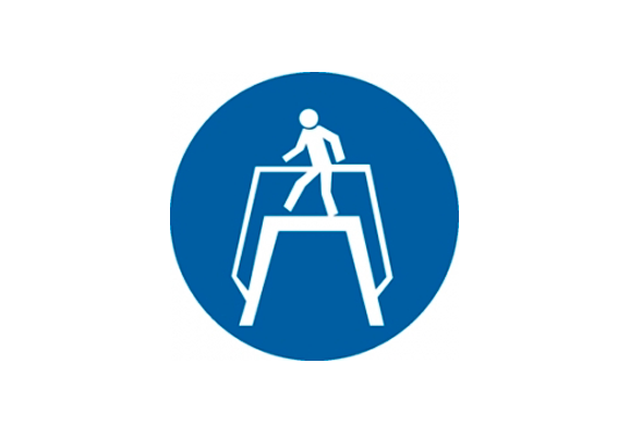 Предписывающий знак «Переходить по надземному переходу» (100х100 мм)