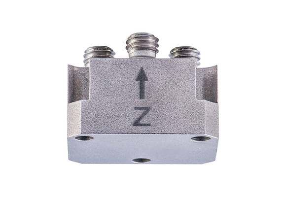 Вибропреобразователь ускорения с зарядовым выходом общего назначения трехкомпонентный AP1084