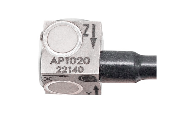 Вибропреобразователь ускорения миниатюрный с зарядовым выходом трехкомпонентный AP1020-01