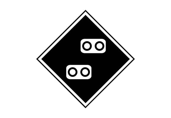 Железнодорожный знак «Внимание! Токораздел»