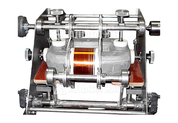 Устройство для вмотки обмоток магнитопровода ВОМ-200